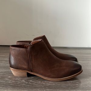 Brand New Softwalk Rocklin Booties in Chestnut Leather - Size 10 Medium